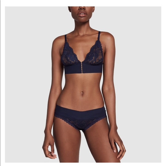 Stella McCartney ”Bella Admiring” Underwear - Picture 1 of 12